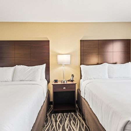 Cobblestone Hotel & Suites - Bellefontaine Esterno foto