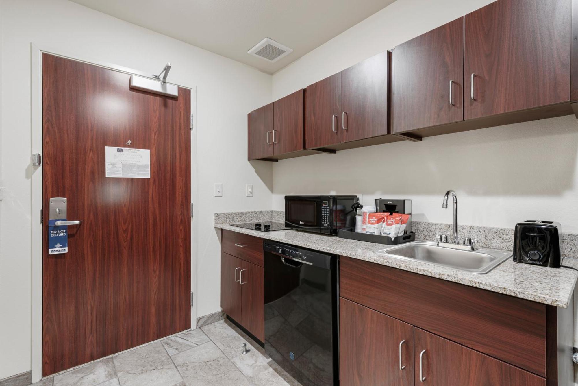 Cobblestone Hotel & Suites - Bellefontaine Esterno foto