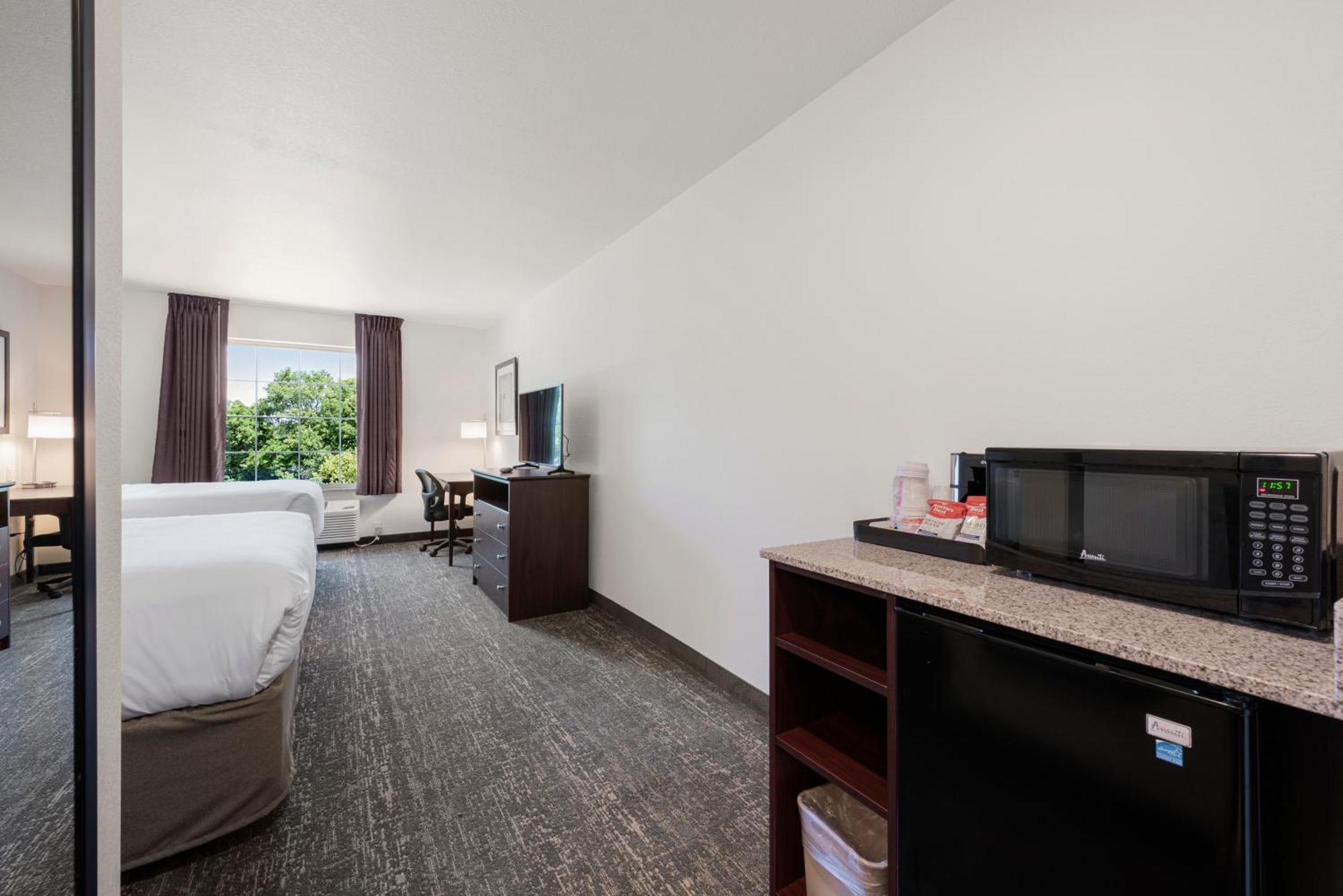 Cobblestone Hotel & Suites - Bellefontaine Esterno foto