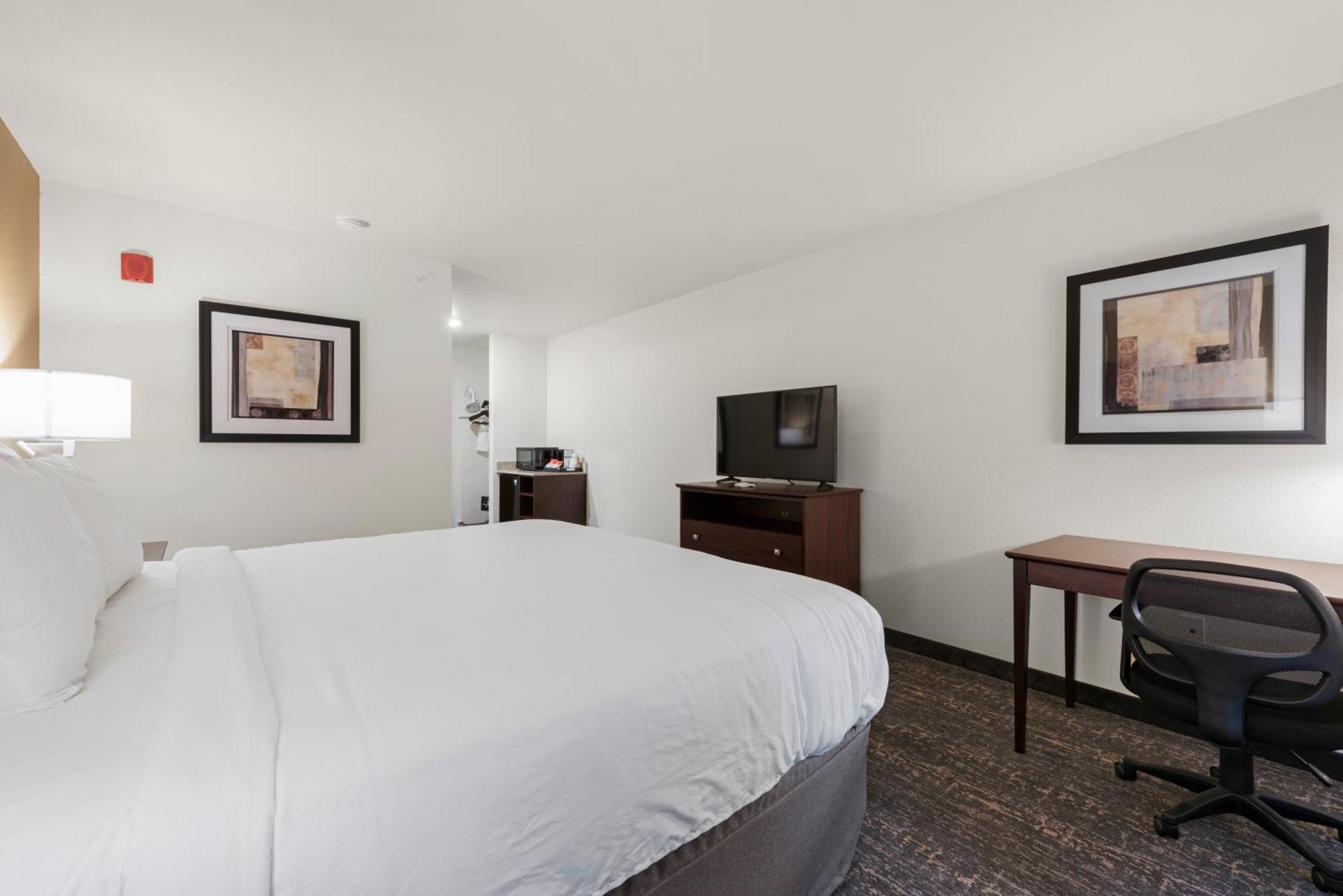 Cobblestone Hotel & Suites - Bellefontaine Esterno foto