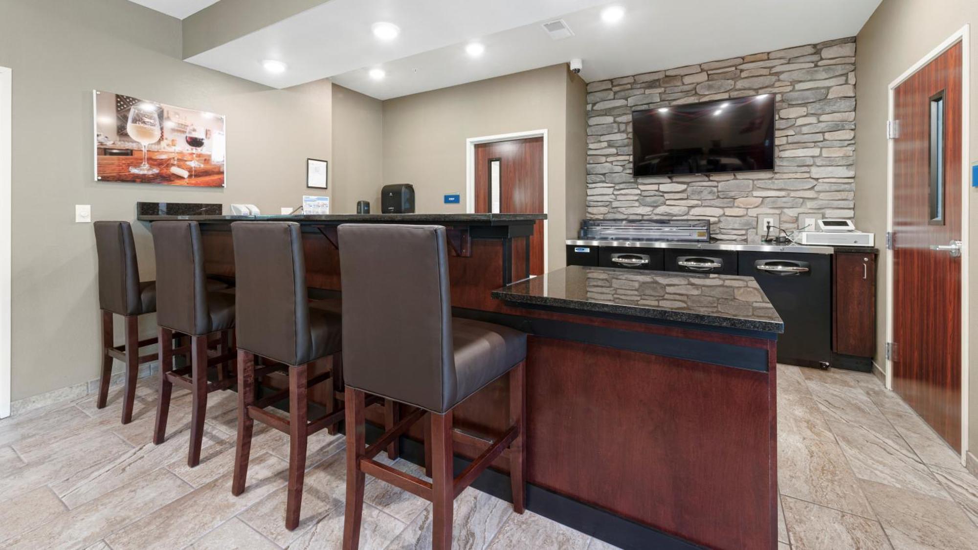 Cobblestone Hotel & Suites - Bellefontaine Esterno foto