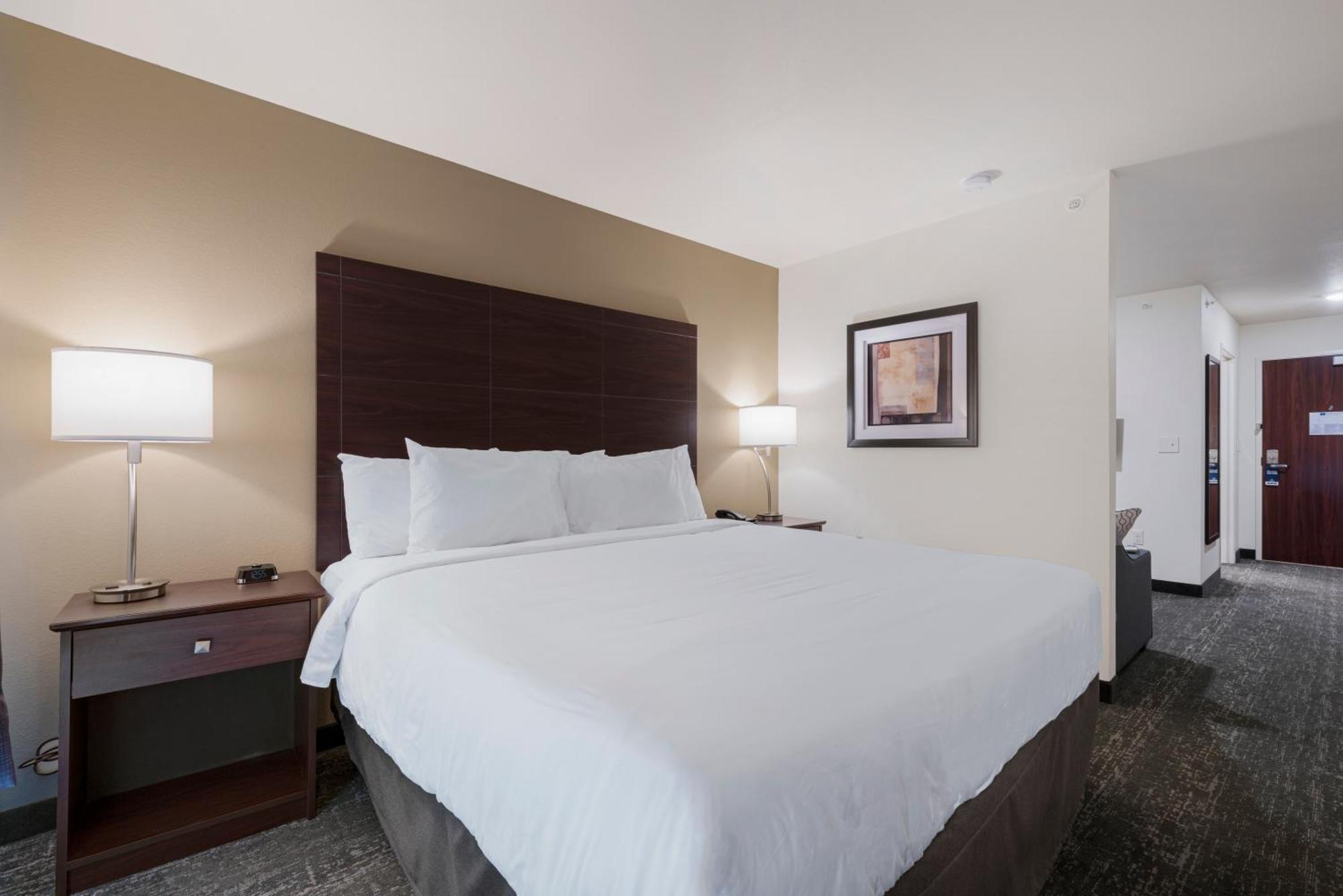 Cobblestone Hotel & Suites - Bellefontaine Esterno foto