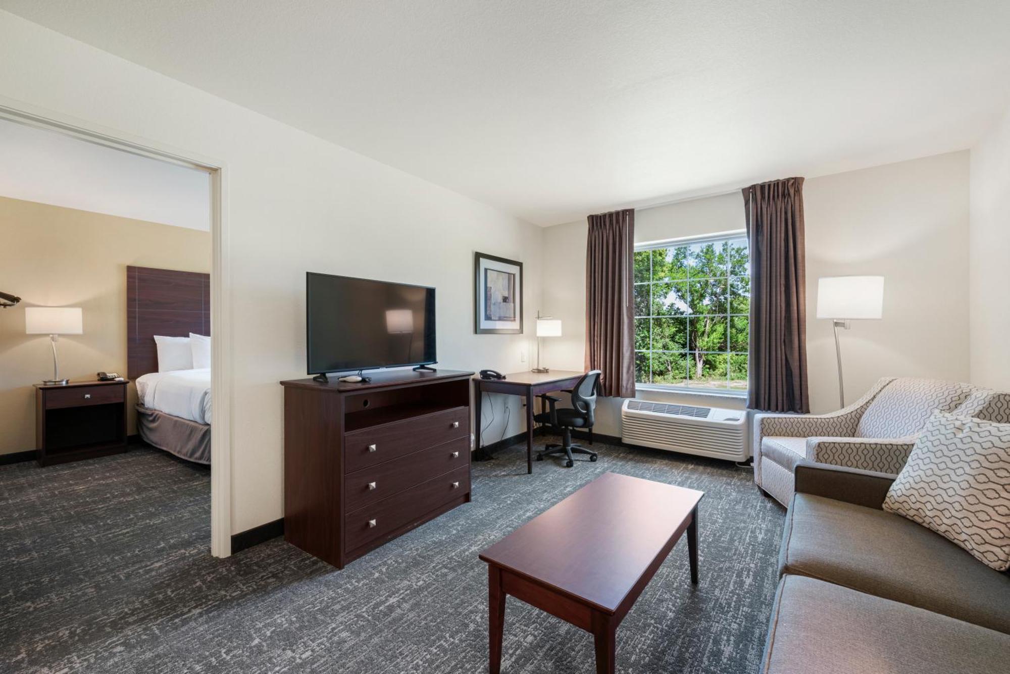 Cobblestone Hotel & Suites - Bellefontaine Esterno foto