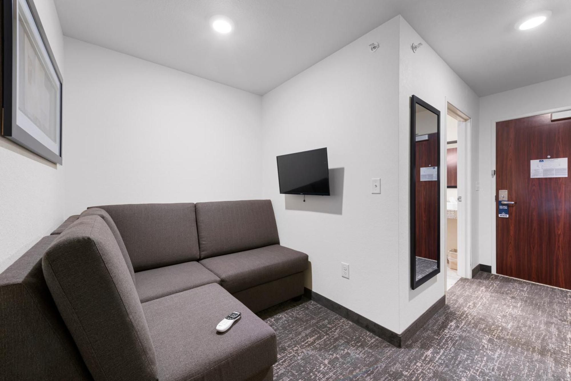 Cobblestone Hotel & Suites - Bellefontaine Esterno foto