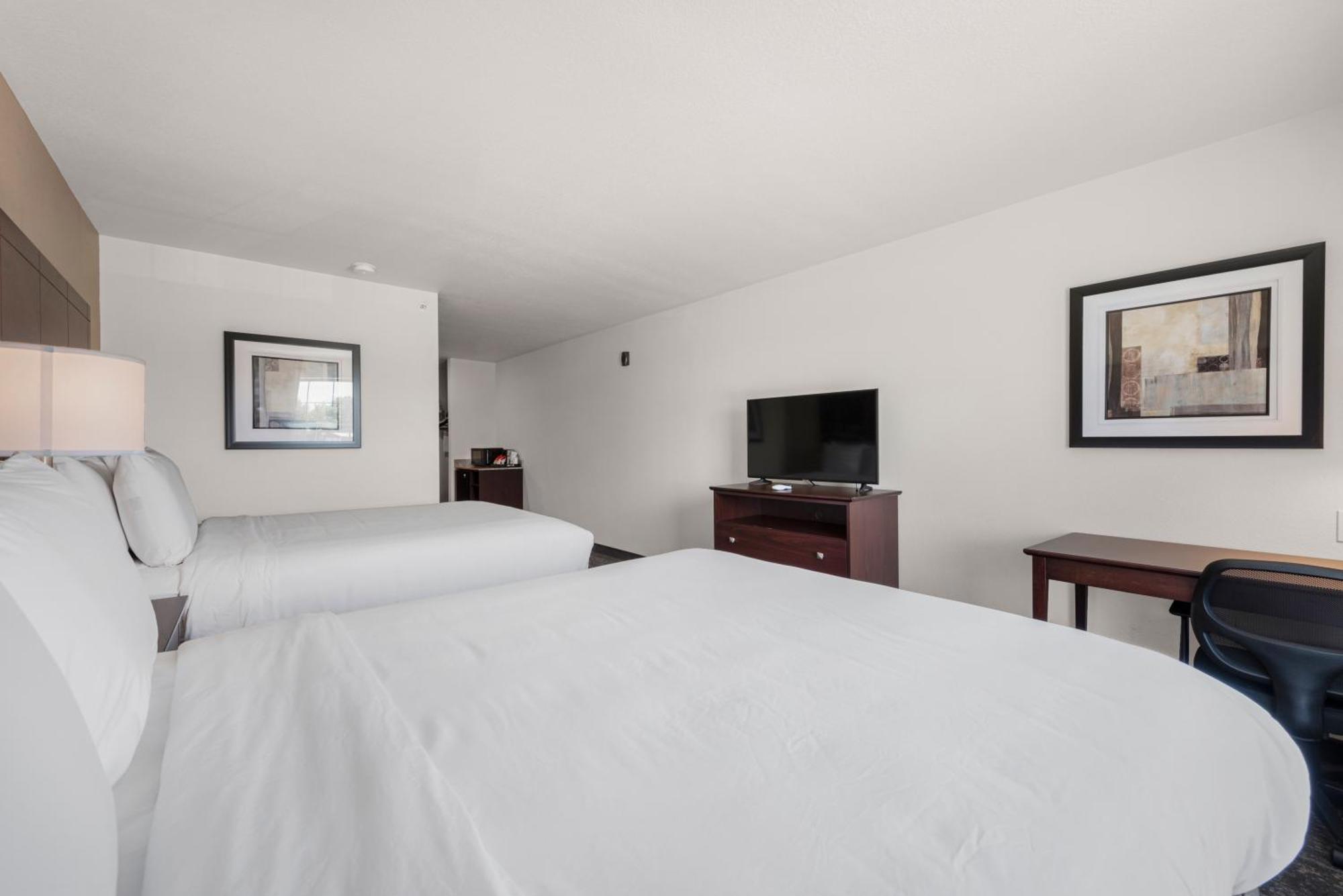 Cobblestone Hotel & Suites - Bellefontaine Esterno foto